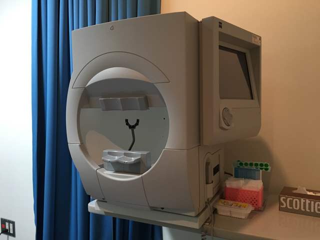 写真:乱視矯正眼内レンズ